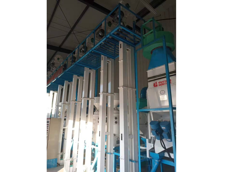 河北張家口市萬全縣20噸小米成套加工設(shè)備安裝調(diào)試完畢