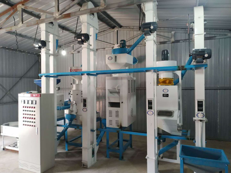 NZJ10型小米成套加工設(shè)備安裝調(diào)試完畢。河北人張家口蔚縣宋家莊鄉(xiāng)宋家莊村