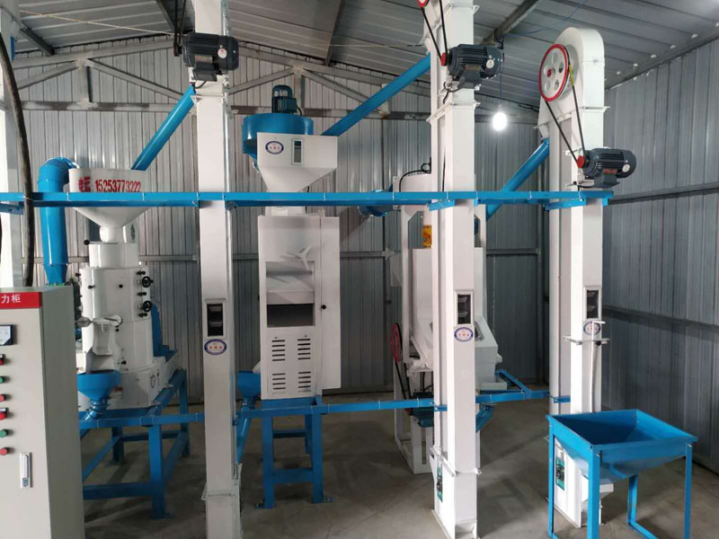 NZJ10型小米成套加工設(shè)備安裝調(diào)試完畢。河北人張家口蔚縣宋家莊鄉(xiāng)宋家莊村