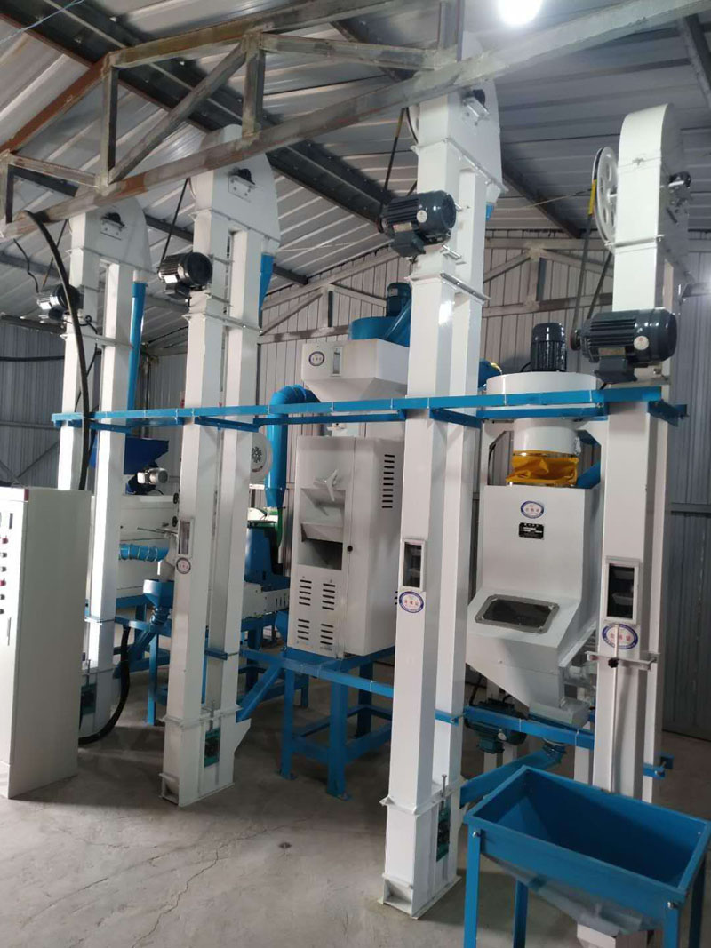 NZJ10型小米成套加工設(shè)備安裝調(diào)試完畢。河北人張家口蔚縣宋家莊鄉(xiāng)宋家莊村